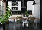 Interiér kuchyně ve stylu botanic chic - místnost, které vládne příroda