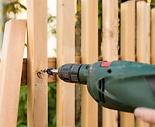 Jak zrenovovat dreveny plot?