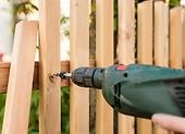 Jak zrenovovat dřevěný plot?