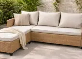 Jak zastínit balkon před sluncem, aniž by se proměnil v dusnou klec?
