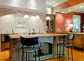 Ať žije barva! Barevný kuchyňský nábytek – inspirující uspořádání