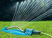 Ekonomické zalévání trávníku. Jak zachytit a využít déšť?