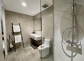 Sprchové kouty v moderní koupelně
