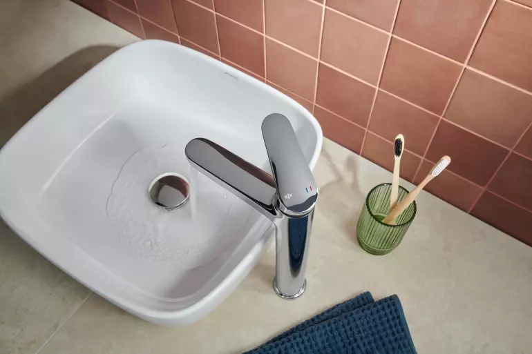 Umyvadlová baterie Otava na desku,7