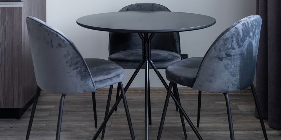 Pohodlné sedáky čalouněných židlí - jídelní židle, které si jistě zamilujete