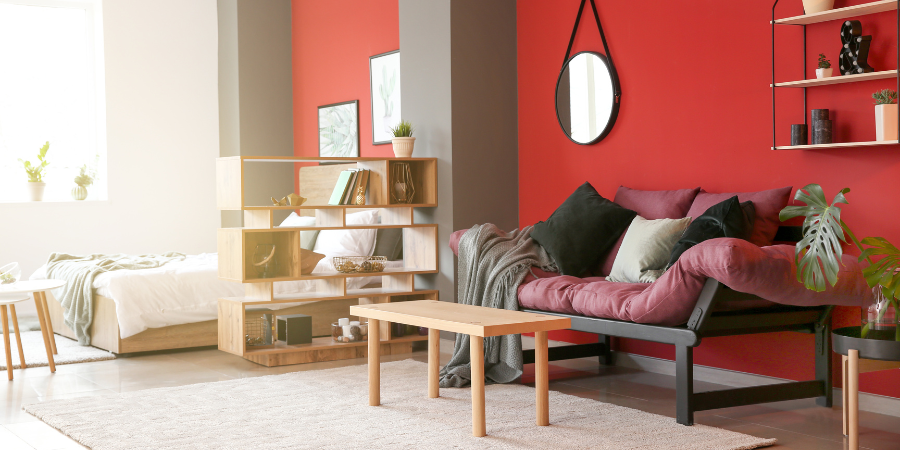Vhodné barvy stěn, doplňků a osvětlení – jak zařídit studiový byt?